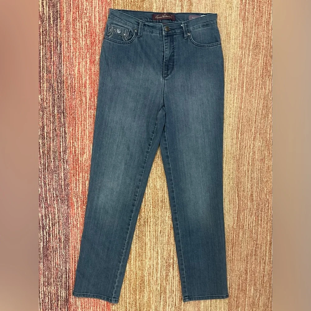 Gloria Vanderbilt Mid-Wash Amanda Classic Straight Leg Jeans Size 6 - Picture 2 of 13